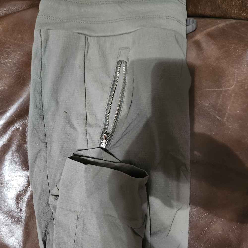 Athleta Trekkie North Jogger / GrayGreenish